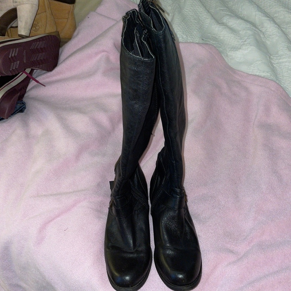 Size 7 1/2 Steve Madden tall black leather boots.